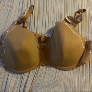 Chantelle beige t-shirt bra size 40C‎ lightly padded adjustable straps
